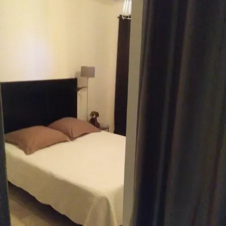 La Domitia Bed & Breakfast 3*